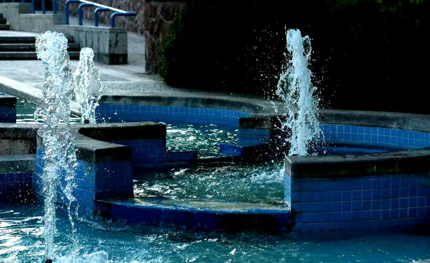 Custom pool water feature by Heavenly Outdoor in Hockley, Texas